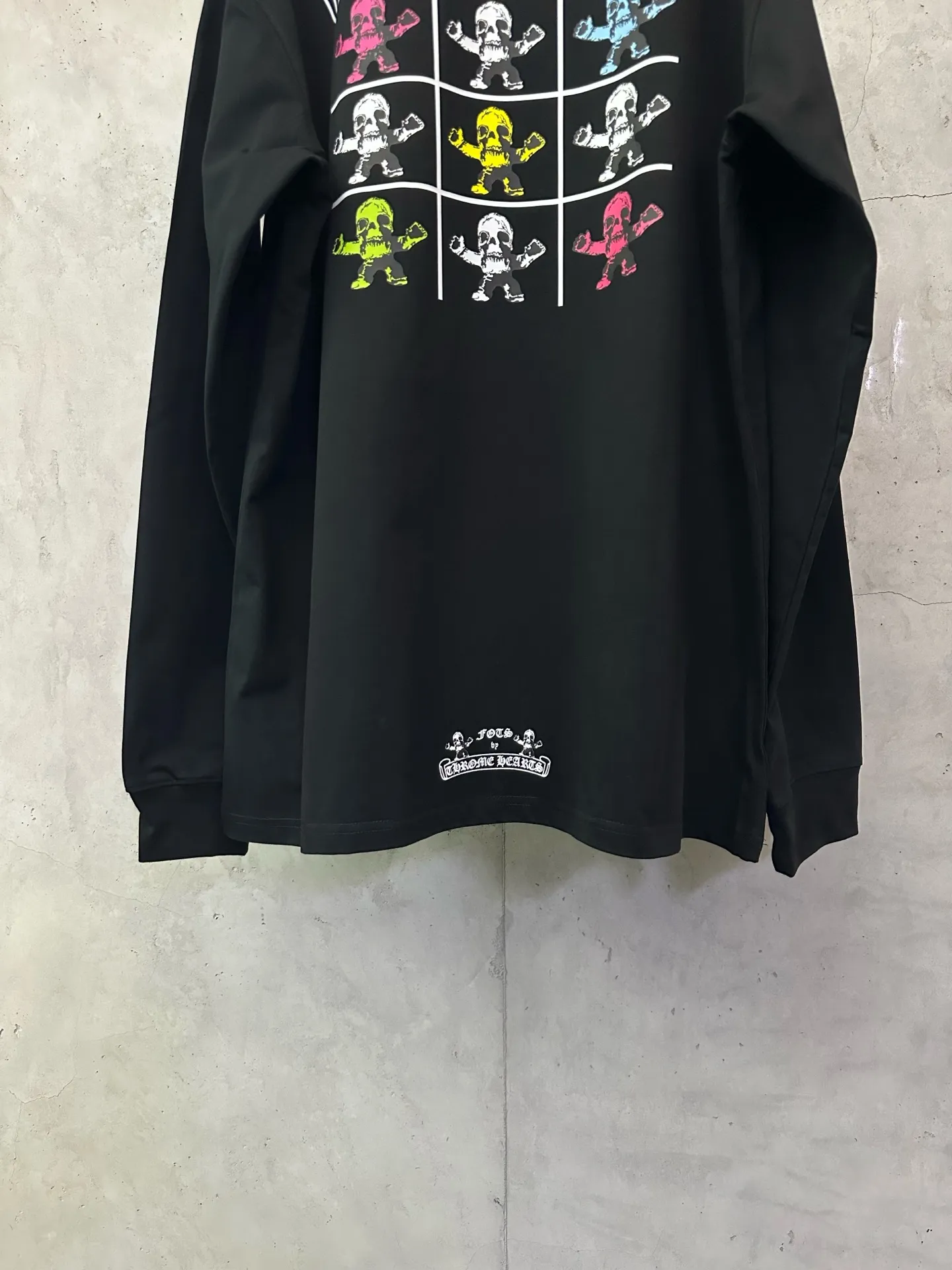 P340 Chrome Hearts 25ss foti system black color nine-square grid round neck long-sleeved T-shirt. Fabric is high-definition, ultra-heavy-weight cotton, double-yarn compact Xinjiang cotton. Weight: 320 grams. Clean cloth surface. Clear texture. Tight feel. Stiff. High color fastness. No deformation. No discoloration. Customized hardware. Thread. Accessories. Alignment. Same style for men and women. -Color: Black White -Size: XS S M L
